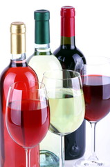 Bottiglie di vino con calici