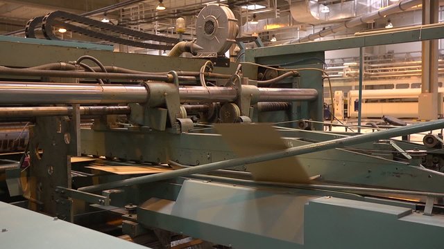 Production of cardboard packaging