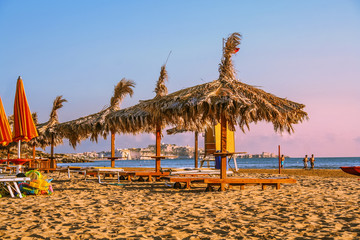 Costa del Gargano: un posto all'ombra.-Vieste (Puglia) ITALIA-