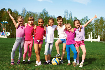 Obraz premium Portrait of seven little children with balls