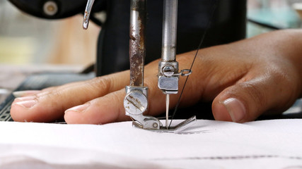 Woman hand, working with sewing machine - obrazy, fototapety, plakaty
