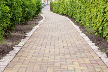 gepflasterter Gehweg