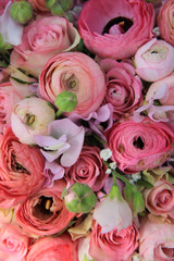 Panele Szklane Podświetlane  Pink roses and ranunculus bridal bouquet
