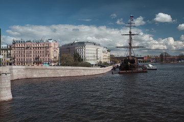 Fototapeta na wymiar old frigate on the embankment of St. Petersburg