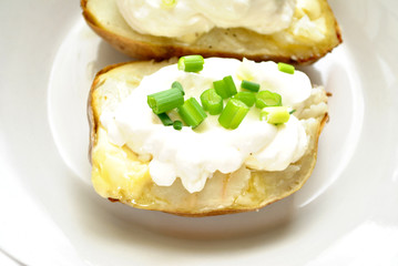 Baked Potato with Sour Cream and Chives