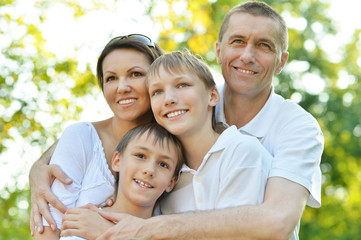 Fototapeta premium Happy family in the green