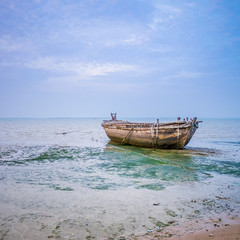 Abandoned boat on the seashore