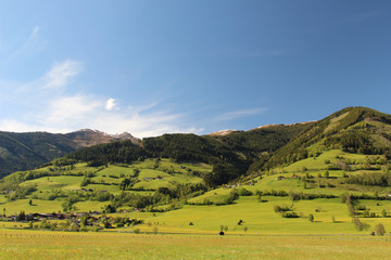 Fototapeta na wymiar Valley of Austrian Alps