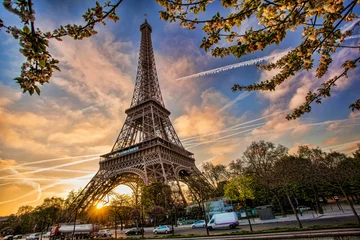 Fotobehang Eiffeltoren Eiffeltoren tegen zonsopgang in Parijs, Frankrijk