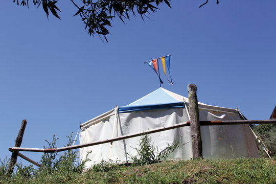 Tienda de campa&ntilde;a, Aldea Juglar, Barrado, Espa&ntilde;a
