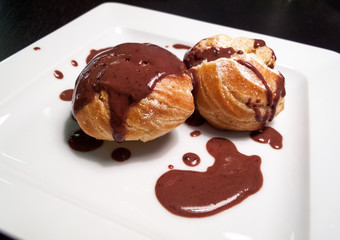 Sweet buns served with chocolate sauce