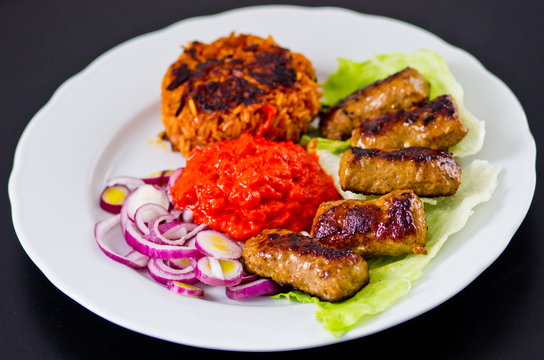 Cevapi with rice, ajwar and onion