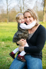 Fototapeta premium Glückliche Mutter mit Tochter