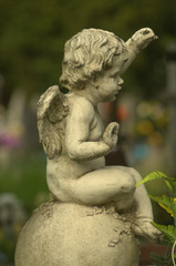 Fototapeta na wymiar Cementary statue - child