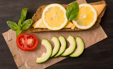 Sandwich with avocado and lemon