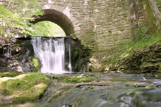 Wasserfall der Lutter bei Gro&szlig;bartloff (Eichsfeld, Th&uuml;ringen)