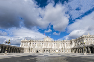 Fototapeta na wymiar Pałac Królewski w Madrycie, w Hiszpanii.