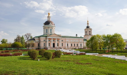 Fototapeta na wymiar Archangel Michael Church in the ancient Russian city of Kolomna