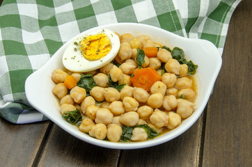 Potaje de garbanzos con espinacas