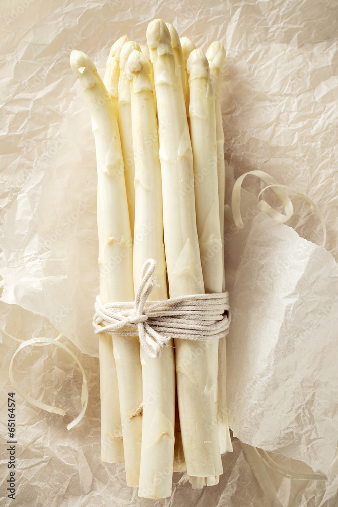 Wall mural Bunch of fresh white asparagus