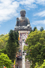 Naklejka premium Gigantyczny Budda siedzący na lotosie
