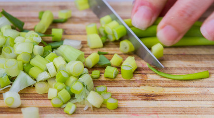 slicing leeks or green onions