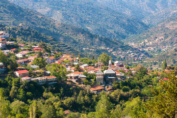 Fototapeta na wymiar Pedoulas, popularnym turystycznym wieś w Nikozji. Cypr