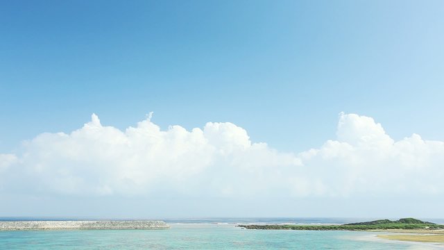 沖縄の青空と海