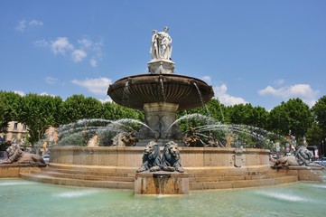 AIX-EN-PROVENCE : Fontaine de la rotonde