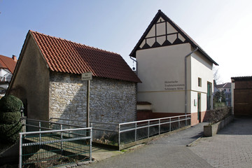 Fototapeta na wymiar Historische Trafoturmstation in Schlangen (Lippe)