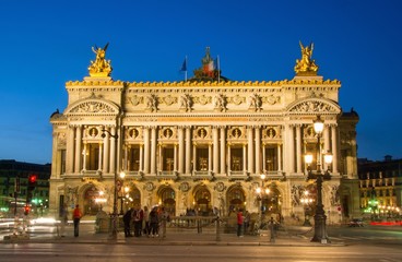 Fototapeta na wymiar Opera Garnier w Paryżu, Francja
