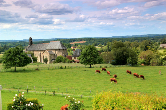 Eglise abbatiale d'Arnac-Pompadour.(Corr&egrave;ze)