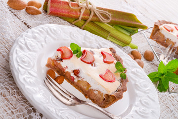 rhubarb cakes with meringue and almonds