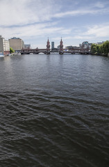 Obraz premium bridge in the center of berlin
