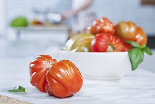 Italien,Toskana,Magliano,Tomaten und Pfeffer in der Schüssel