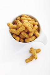 Erdnussflips in Schale
