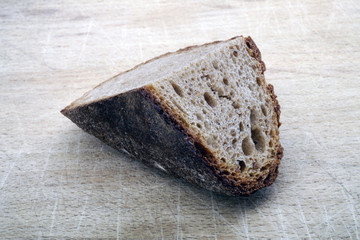 Stück Schwarzbrot , close up