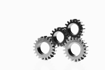 Zahnräder auf weißem Hintergrund