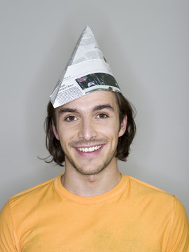 Man tr&auml;gt Papier Tschako,Portrait
