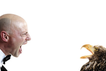 Barmann und Adler gegenüber einander, streiten