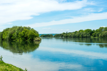 Fototapeta na wymiar spring landscape of the Dniester River