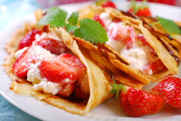 pancakes with cottage cheese and fresh strawberries