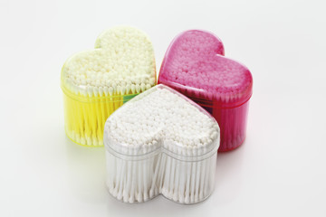 Herz förmigen Behälter mit Wattestäbchen