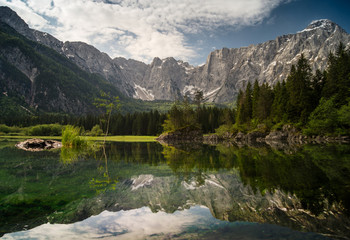Fototapeta na wymiar Lusterka alpejskie Fusine Jeziora-