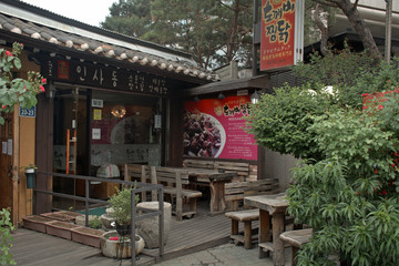 Fototapeta na wymiar Traditional restaurant, Seoul, Korean Republic