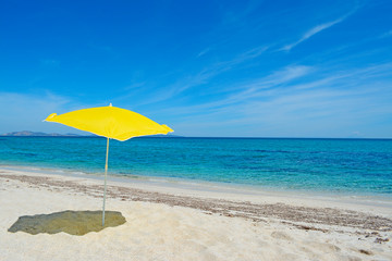 Fototapeta na wymiar parasol by the sea