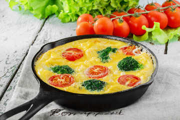 Frittata with broccoli and cherry tomatoes