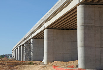 Fototapeta na wymiar chantier de construction d'un pont