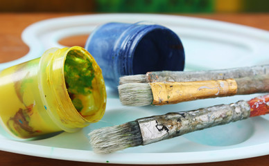 Color paints and brushes
