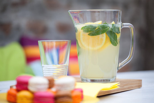 Lemonade and cup cakes